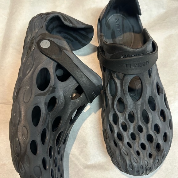 Merrell Black Cut-Out Slip-Ons - Picture 9 of 9